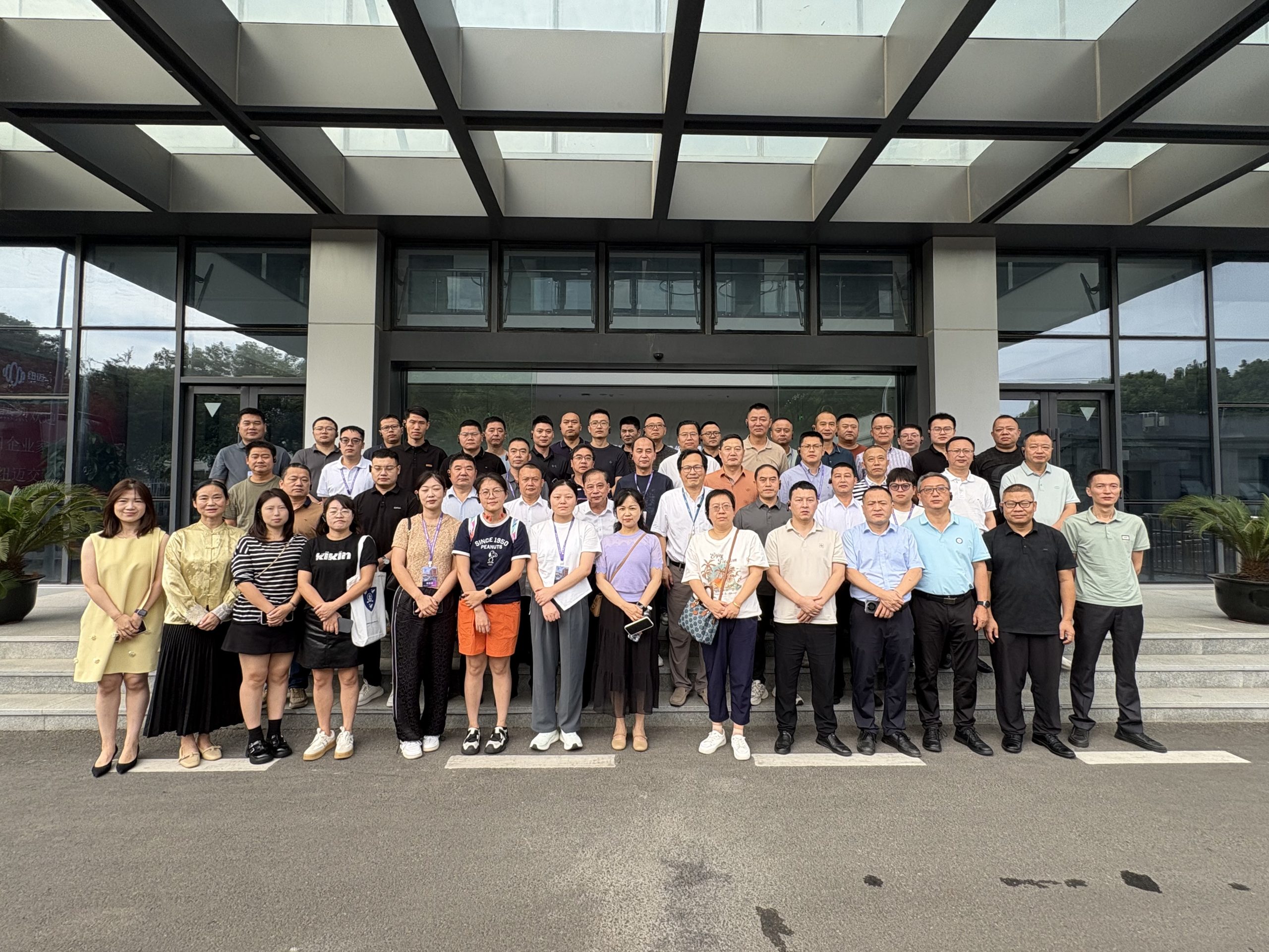专精特新企业家代表团走进九州网_九州(中国)